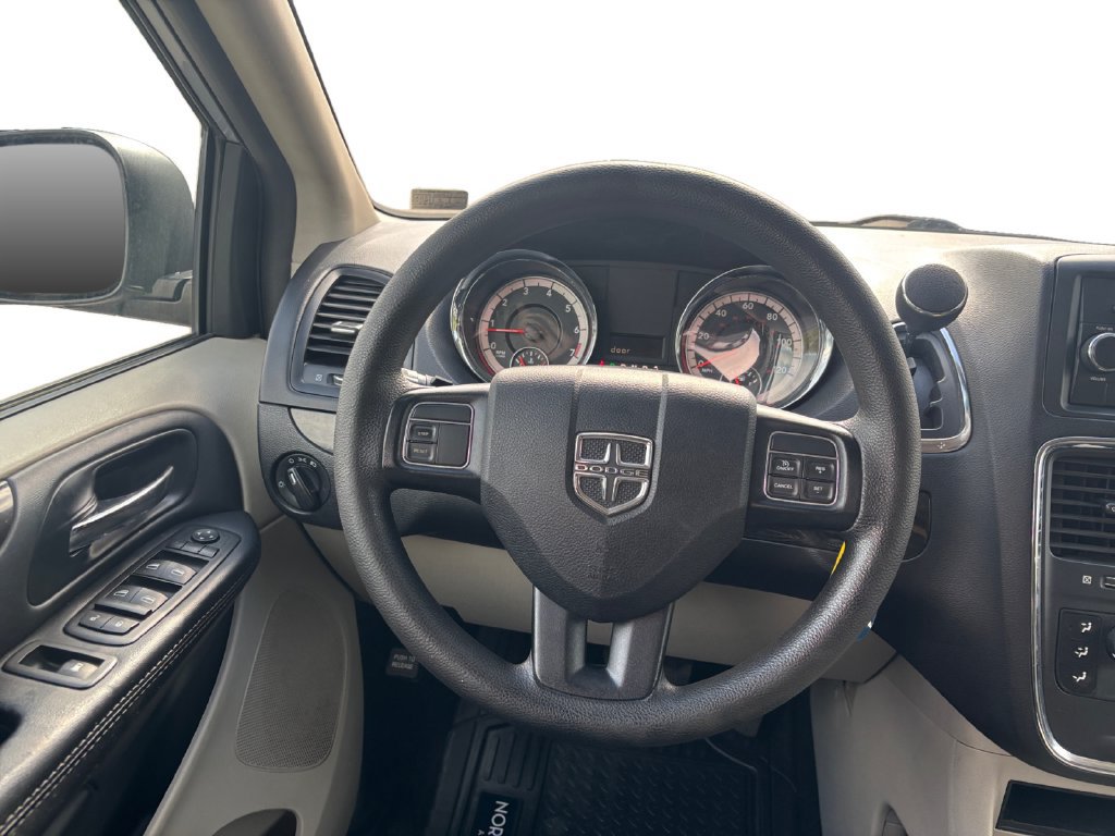 Used 2016 Dodge Grand Caravan SXT FWD image 12
