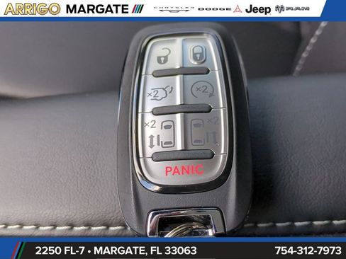 New 2026 Chrysler Pacifica Select FWD image 32