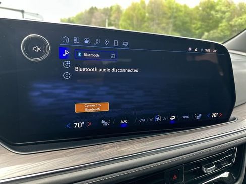 Used 2025 Chevrolet Tahoe LT AWD/4WD image 14