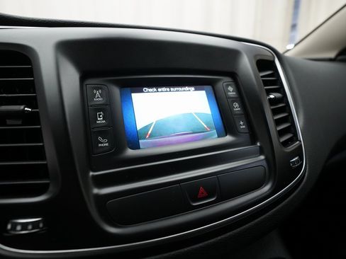 Used 2016 Chrysler 200 Limited image 19