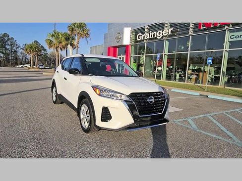Used 2022 Nissan Kicks S image 19