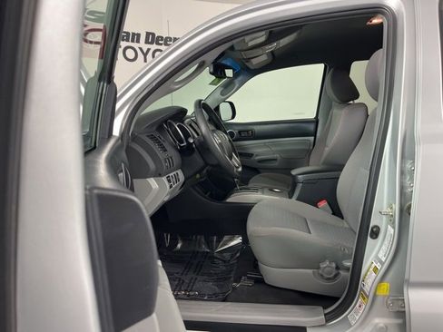 Used 2013 Toyota Tacoma 4x4 Double Cab w/ SR5 Pkg image 3