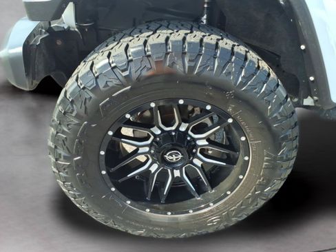Used 2021 Jeep Wrangler Unlimited Sahara w/ Uconnect 4C Nav & Sound Group AWD/4WD image 29