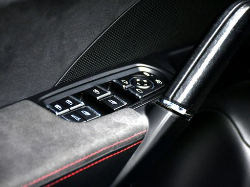 Used 2017 Porsche Cayenne GTS image 18