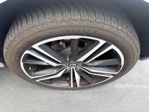 Used 2019 Volvo XC60 T5 R-Design w/ Protection Package Premier FWD image 6