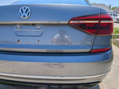 Used 2018 Volkswagen Passat 2.0T R-Line FWD image 15