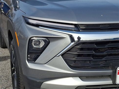 Used 2025 Chevrolet TrailBlazer LT image 9