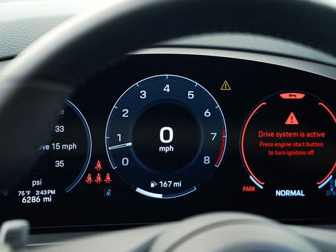 Used 2025 Porsche Cayenne S image 26