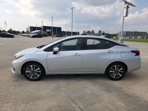 Used 2025 Nissan Versa SV FWD image 8