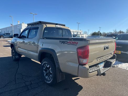 Used 2017 Toyota Tacoma TRD Off-Road image 5