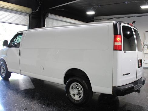 Used 2017 Chevrolet Express 2500 Extended RWD image 5