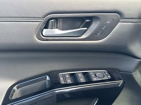 New 2026 Nissan Pathfinder Platinum FWD image 22