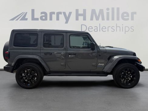 Used 2023 Jeep Wrangler Unlimited Sahara w/ Safety Group AWD/4WD image 6