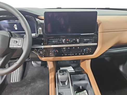 New 2026 Nissan Pathfinder Platinum image 18