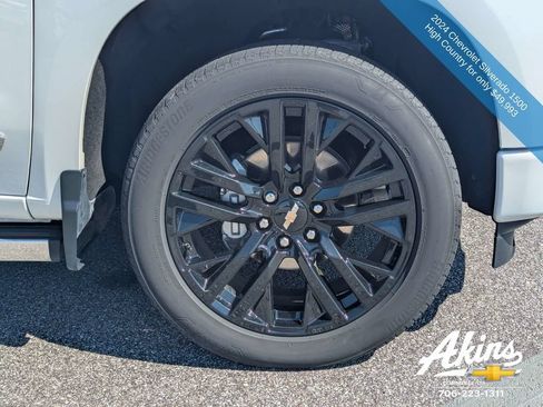 Used 2024 Chevrolet Silverado 1500 High Country w/ Technology Package RWD image 12