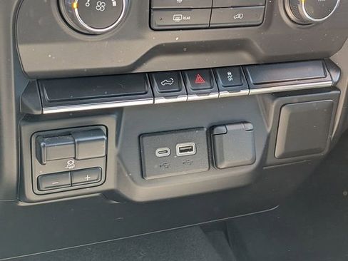 Used 2021 Chevrolet Silverado 2500 Custom w/ Custom Value Package image 14