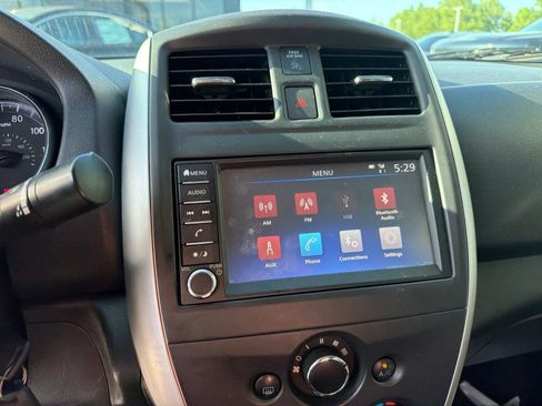 Used 2019 Nissan Versa SV FWD image 4