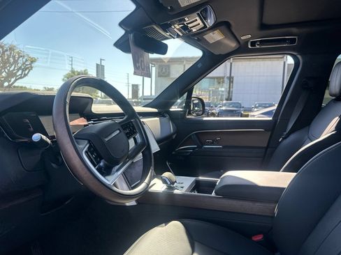 Certified 2025 Land Rover Range Rover SE AWD/4WD image 15