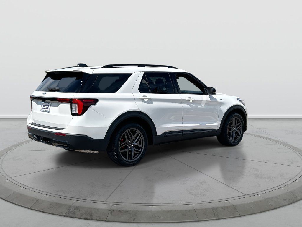 Used 2025 Ford Explorer ST-Line w/ Premium Package RWD image 8