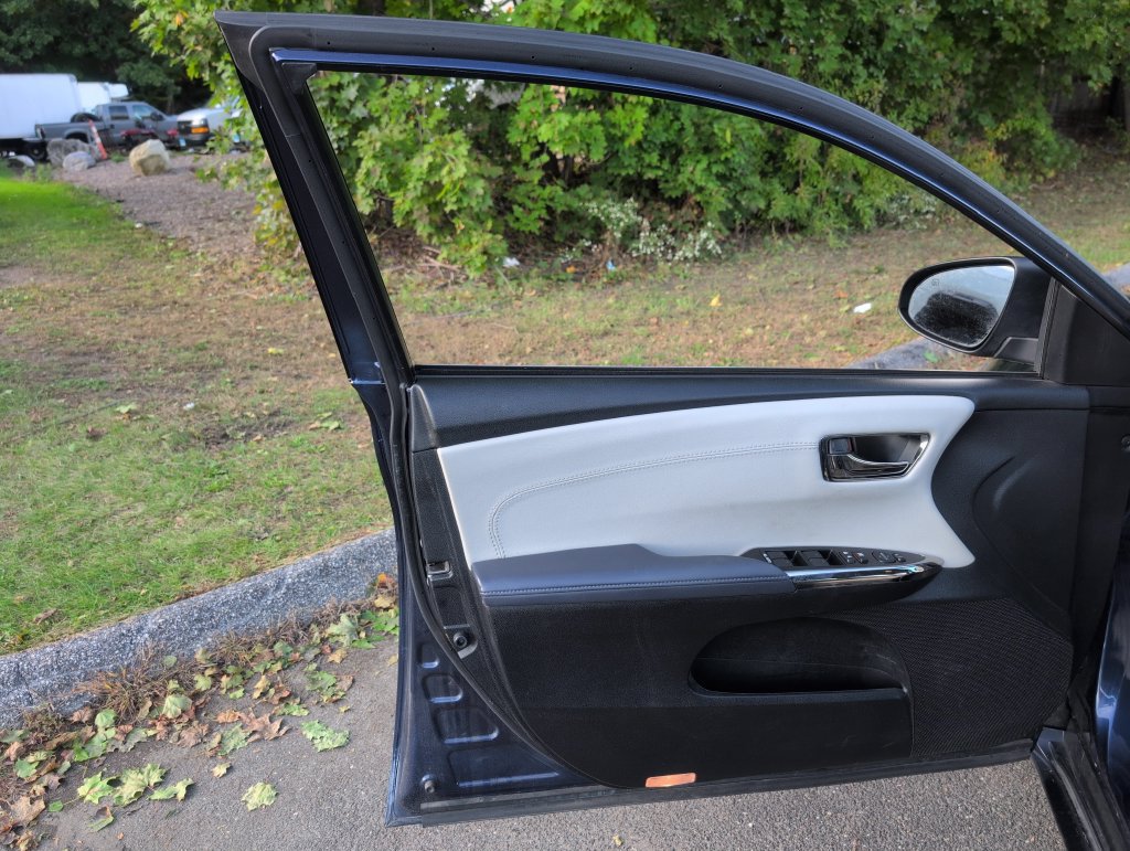 Used 2015 Toyota Avalon XLE FWD image 11