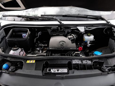 Used 2024 Mercedes-Benz Sprinter 2500 image 41