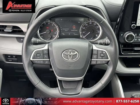 Used 2023 Toyota Highlander XLE AWD/4WD image 19