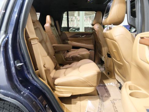 Used 2017 Cadillac Escalade Platinum image 25