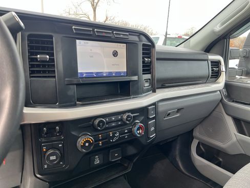 Used 2024 Ford F350 XLT image 11