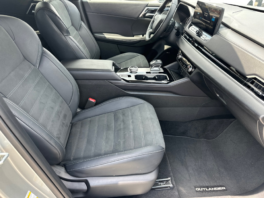 Used 2025 Mitsubishi Outlander SE AWD/4WD image 13