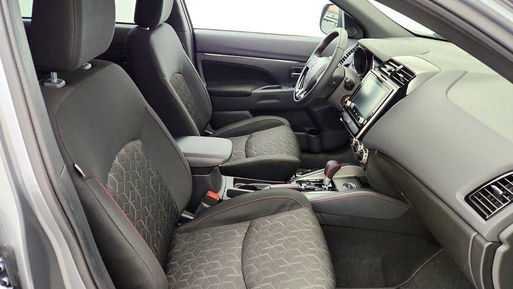 Used 2025 Mitsubishi Outlander Sport AWD image 22