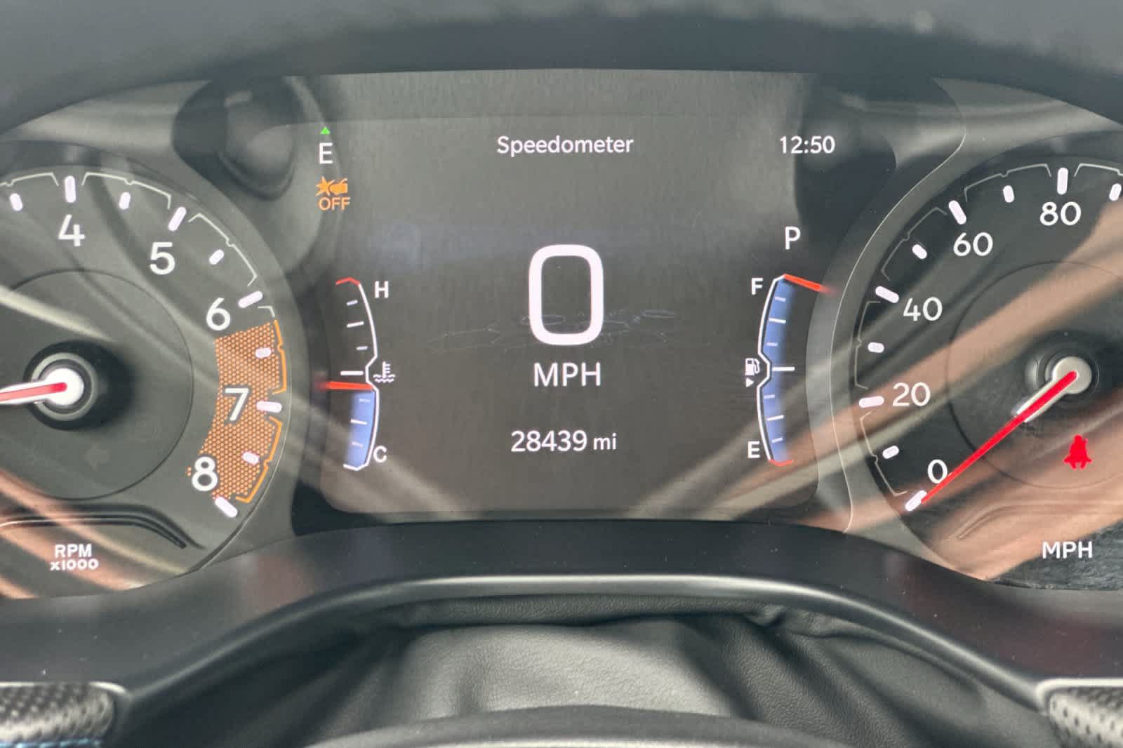 Used 2025 Jeep Compass Latitude w/ Convenience Group AWD/4WD image 29