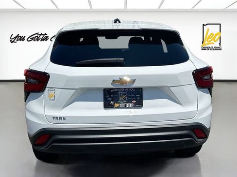 Used 2026 Chevrolet Trax LS FWD image 6
