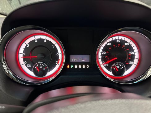 Used 2014 Dodge Grand Caravan SXT image 19