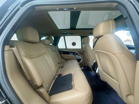 Certified 2025 Land Rover Range Rover SE image 26
