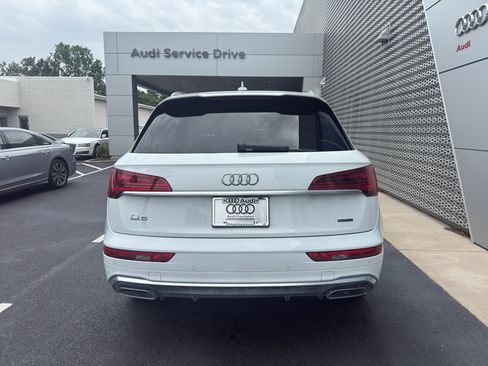 Used 2023 Audi Q5 2.0T Premium w/ Convenience Package AWD/4WD image 4