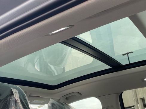 New 2026 Volkswagen Tiguan SE image 12