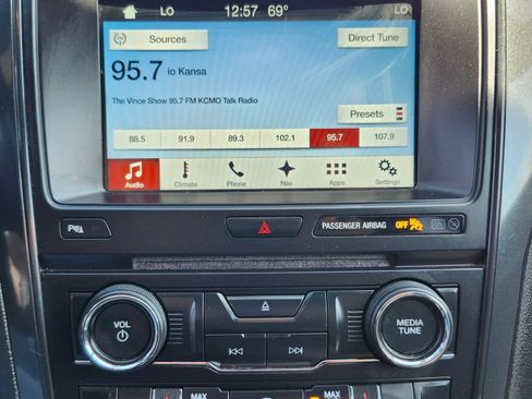 Used 2017 Ford Explorer XLT w/ Equipment Group 202A AWD/4WD image 32