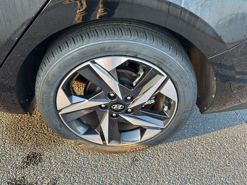 Used 2023 Hyundai Elantra SEL w/ Convenience Package image 30