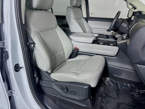 Used 2025 Ford Expedition Active RWD image 30