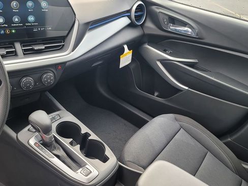 New 2026 Chevrolet Trax LS w/ LS Convenience Package FWD image 23