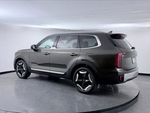Used 2025 Kia Telluride S FWD image 6