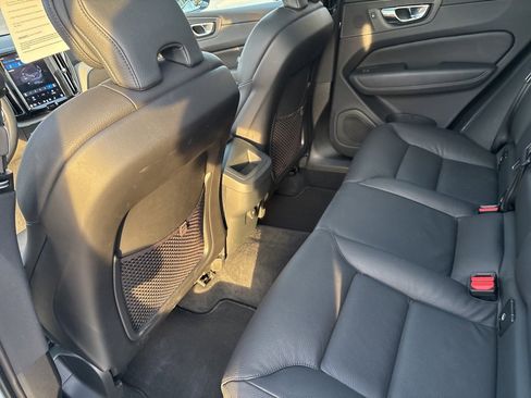 Used 2025 Volvo XC60 B5 Plus image 37