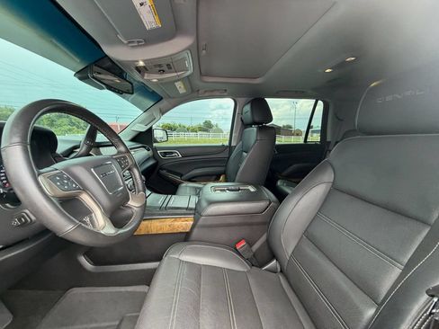 Used 2017 GMC Yukon Denali AWD/4WD image 9