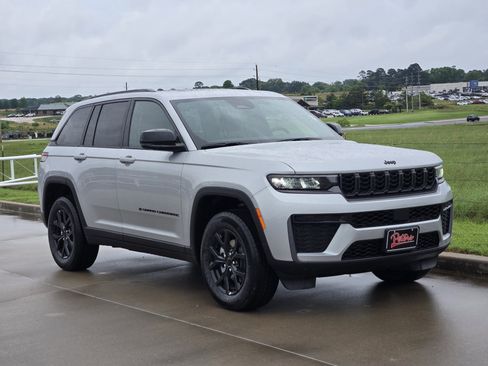New 2026 Jeep Grand Cherokee Altitude AWD/4WD image 1