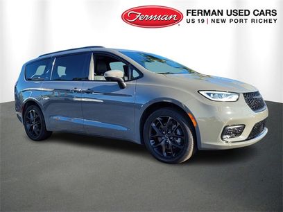 Used 2023 Chrysler Pacifica Touring-L w/ S Appearance Package