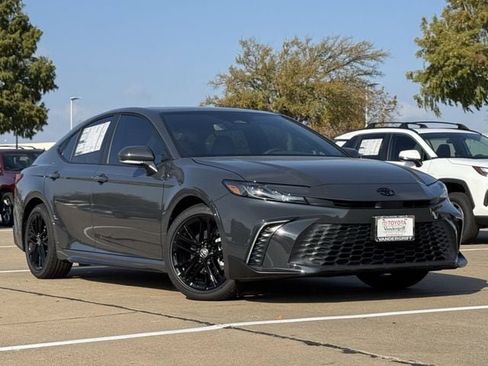 New 2026 Toyota Camry SE image 2