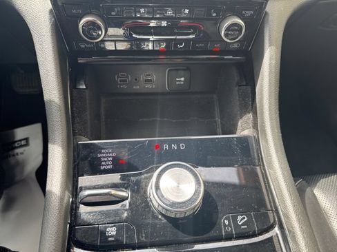 Used 2021 Jeep Grand Cherokee L Overland w/ Luxury Tech Group IV AWD/4WD image 37