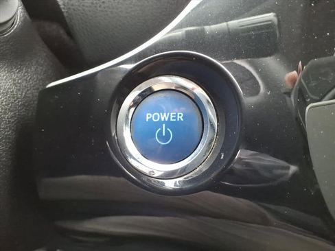 Used 2020 Toyota Prius L Eco image 18