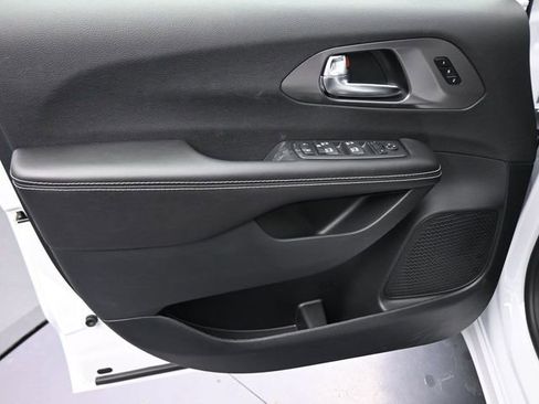 New 2026 Chrysler Pacifica Select w/ S Appearance Package image 25