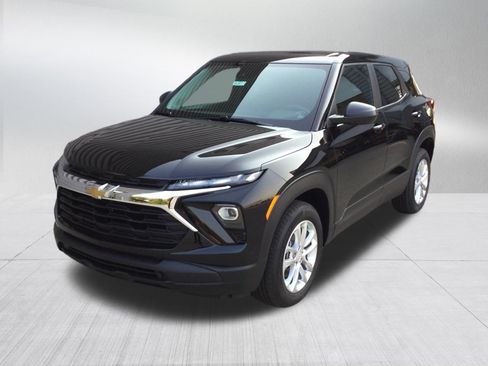 New 2026 Chevrolet TrailBlazer LS w/ LS Convenience Package AWD/4WD image 2